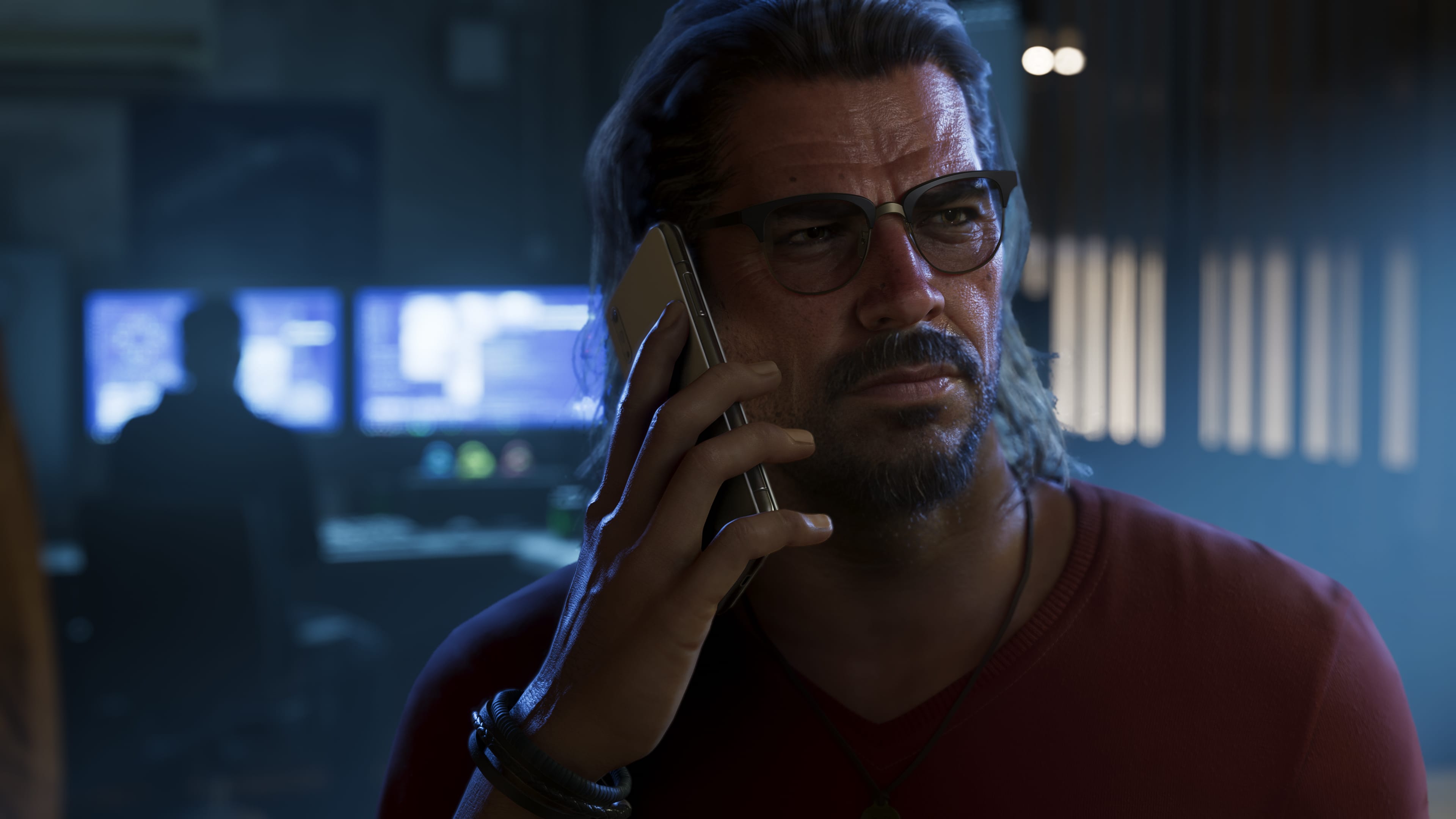 Раул Батиста разговаривает по телефону, официальный скриншот Rockstar Games