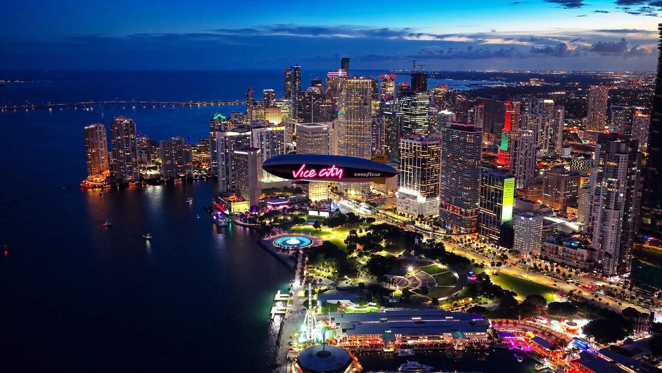 Над Майами сфотографировали дирижабль с надписью Vice City