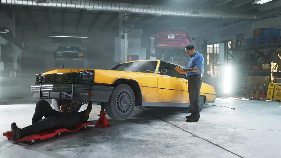 Жёлтый автомобиль во время ремонта в автомастерской GTA 6