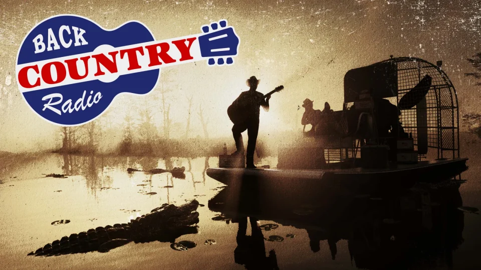 Силуэт гитариста на аэролодке среди аллигаторов, официальный арт Back Country Radio и заголовок о песнях GTA 6