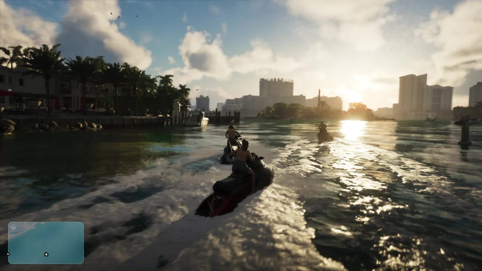 Три гидроцикла идут по воде среди городской застройки в GTA 6
